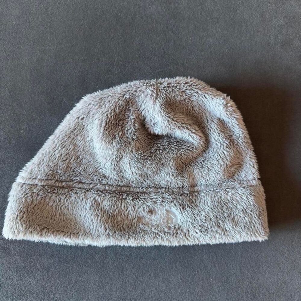 Cream and white The North Face beanie #winteraccessories